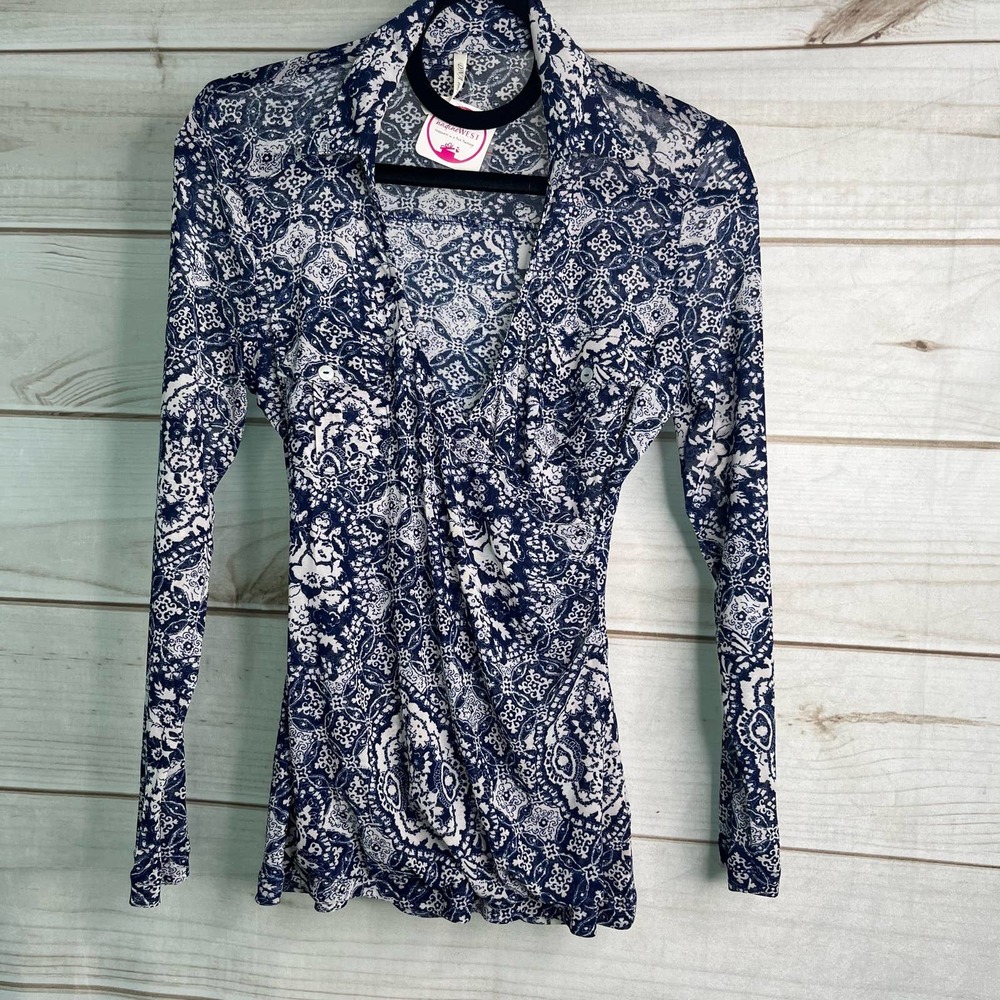 J9 DNA couture Medium Sheer Blue White pattern surplice long sleeve top